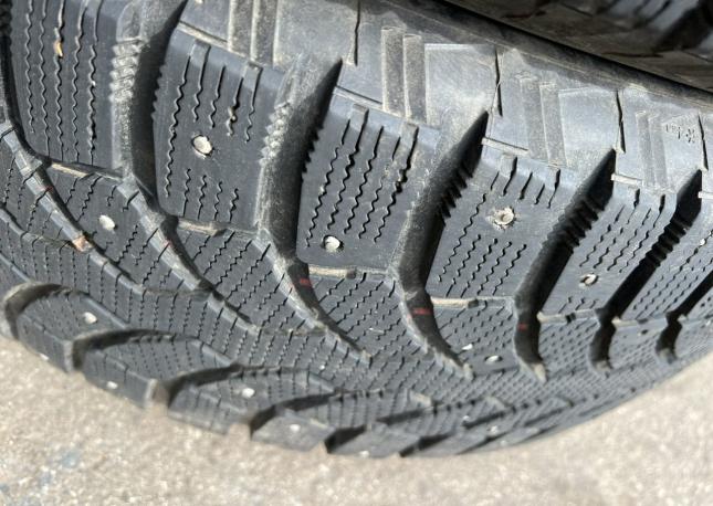 Bridgestone Blizzak Spike-01 225/60 R17