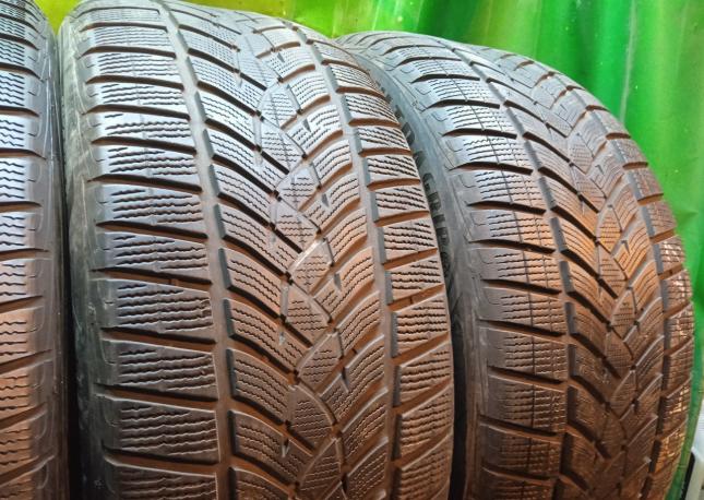 Goodyear UltraGrip Performance 275/45 R21