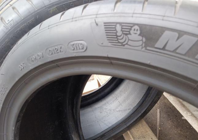 Michelin Pilot Sport 4 S 265/35 R19