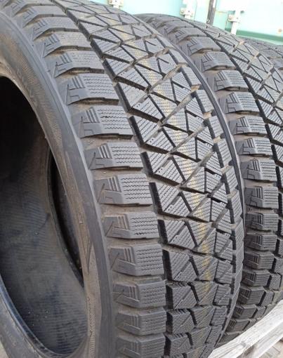 Bridgestone Blizzak DM-V2 235/55 R20