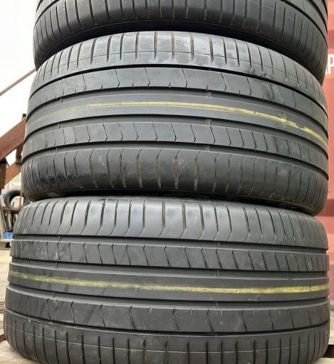 Pirelli P Zero PZ4 275/40 R21 и 315/35 R21