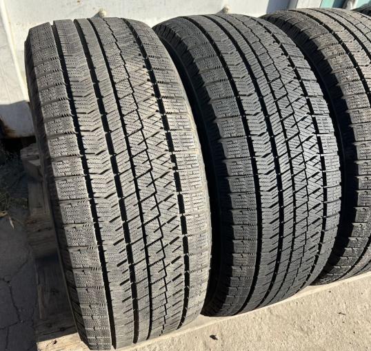 Bridgestone Blizzak VRX2 235/50 R18