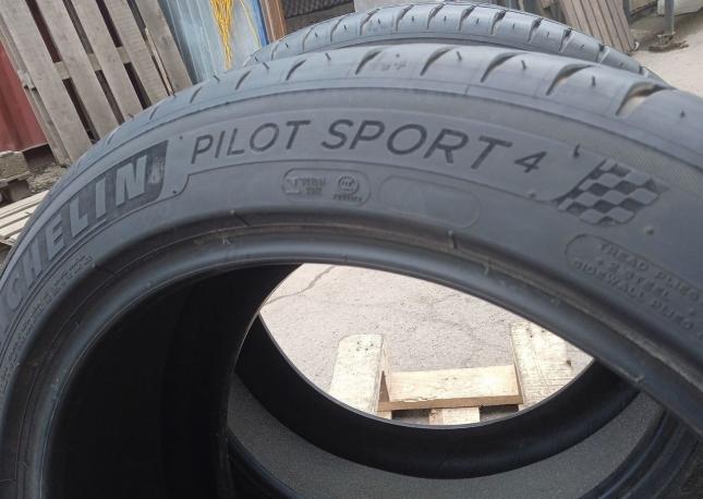 Michelin Pilot Sport 4 235/45 R19