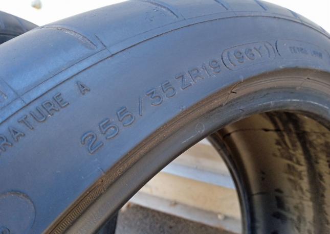 Michelin Pilot Super Sport 255/35 R19