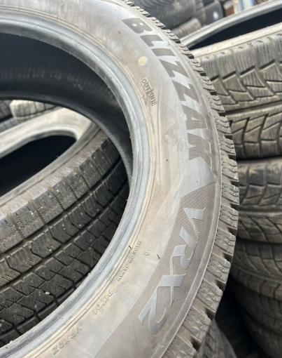 Bridgestone Blizzak VRX2 215/55 R17