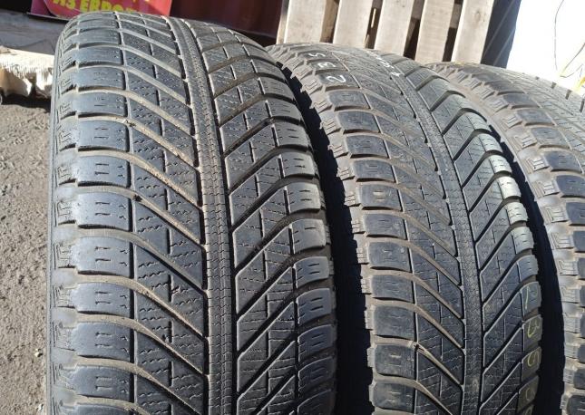 Goodyear Vector 4Seasons SUV 235/65 R17