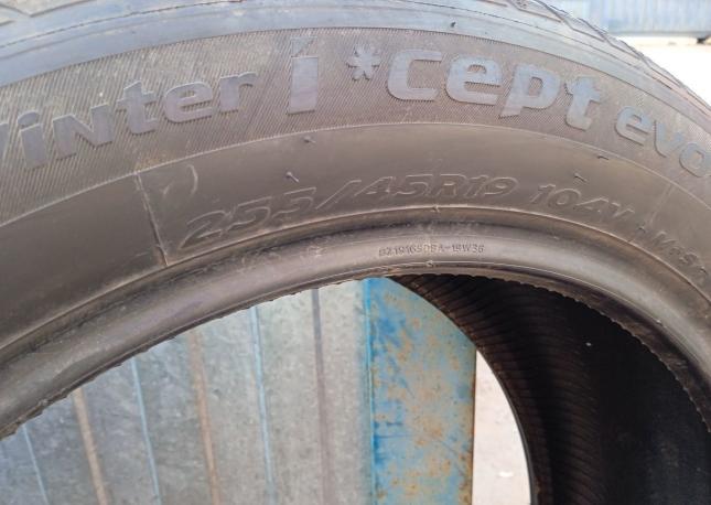 Hankook Winter I&#39;Cept Evo2 W320 255/45 R19