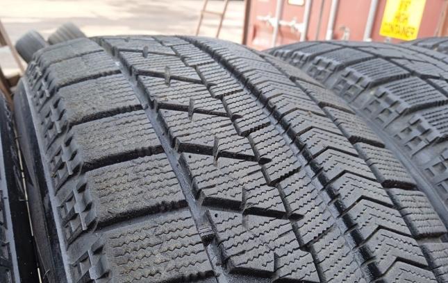 Bridgestone Blizzak VRX 215/60 R16