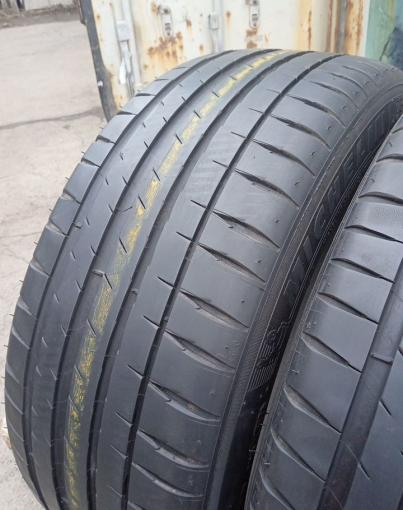 Michelin Pilot Sport 4 235/45 R19
