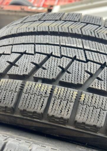 Bridgestone Blizzak VRX 245/40 R19