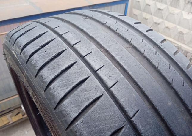 Michelin Pilot Sport 4 235/45 R18