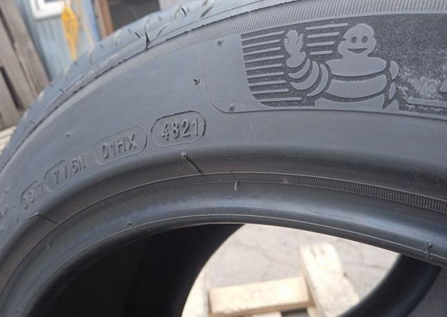 Michelin Pilot Sport 4 235/45 R19