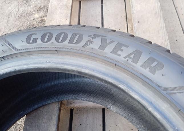 Goodyear UltraGrip Performance+ 235/45 R18