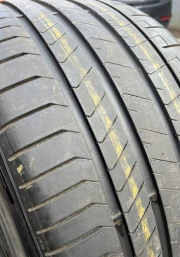 Pirelli P Zero PZ4 295/35 R20