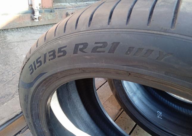 Pirelli P Zero PZ4 315/35 R21