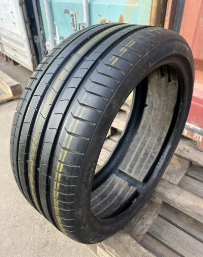 Pirelli P Zero PZ4 255/35 R21