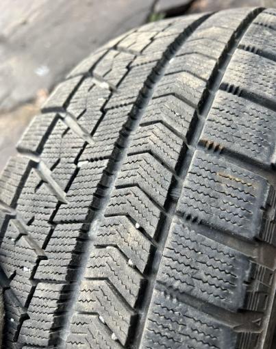 Bridgestone Blizzak VRX 215/60 R17