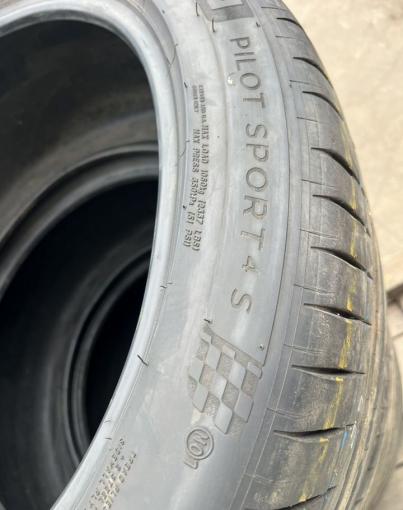 Michelin Pilot Sport 4 S 285/40 R22 и 325/35 R22