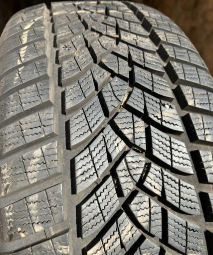 Goodyear UltraGrip Performance Gen-1 215/50 R17