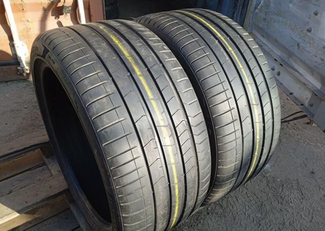 Pirelli P Zero PZ4 315/35 R21