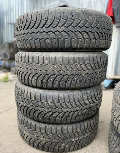 Bridgestone Blizzak Spike-01 235/65 R17