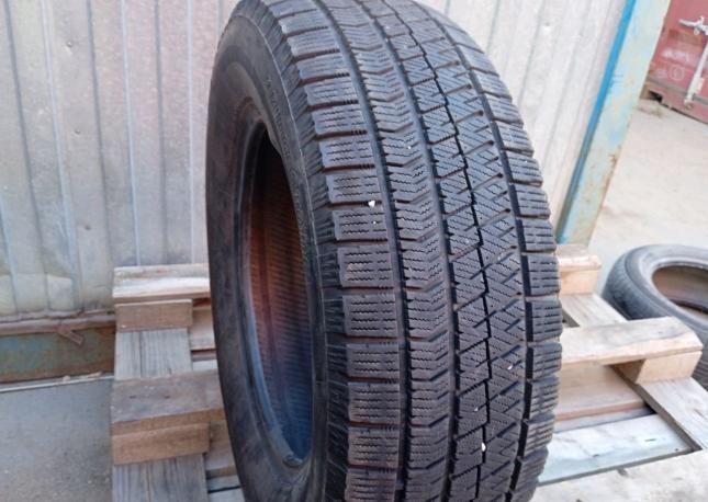 Bridgestone Blizzak VRX2 215/65 R16