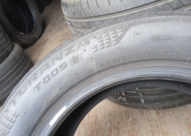 Bridgestone Turanza T005 225/55 R17