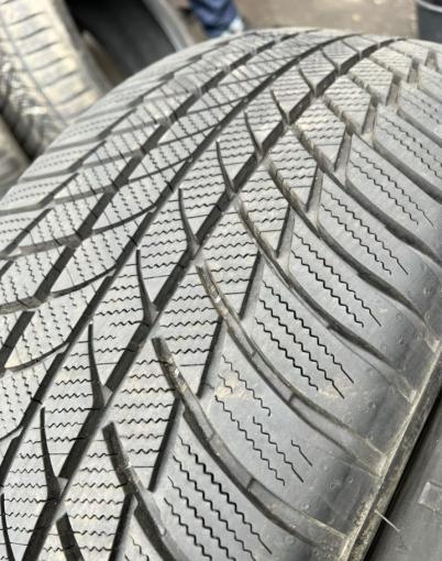 Bridgestone Blizzak LM-001 245/50 R19