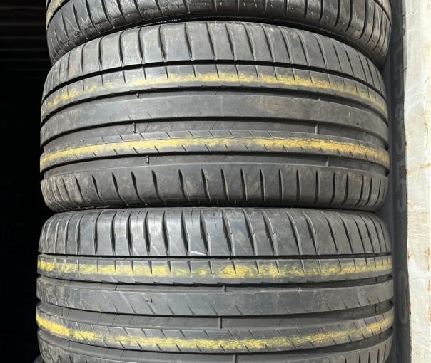 Michelin Pilot Sport 4 235/40 R18