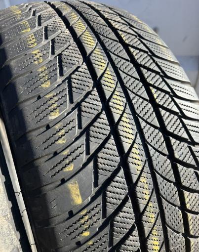 Bridgestone Blizzak LM-001 245/50 R19