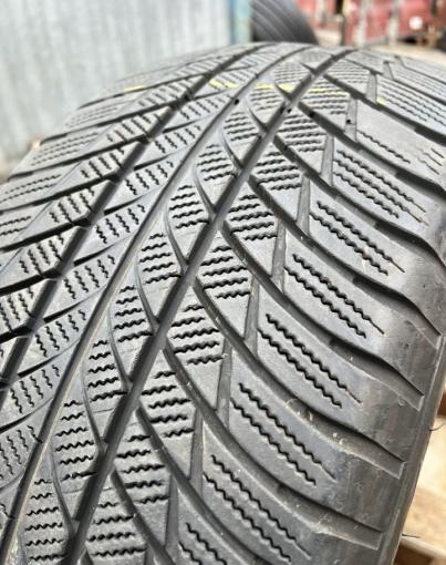 Bridgestone Blizzak LM-001 245/50 R19