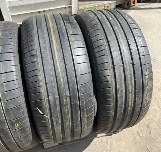 Pirelli P Zero PZ4 285/40 R22 и 325/35 R22