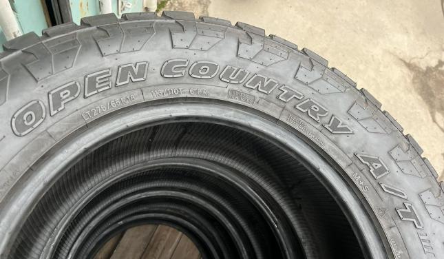 Toyo Open Country A/T IIl 275/65 R18