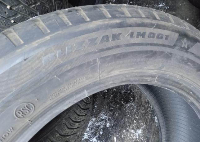 Bridgestone Blizzak LM-001 225/55 R17