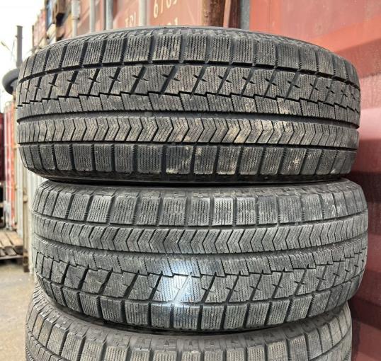 Bridgestone Blizzak VRX 215/60 R16