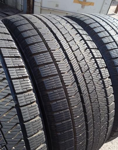 Bridgestone Blizzak VRX2 245/50 R18