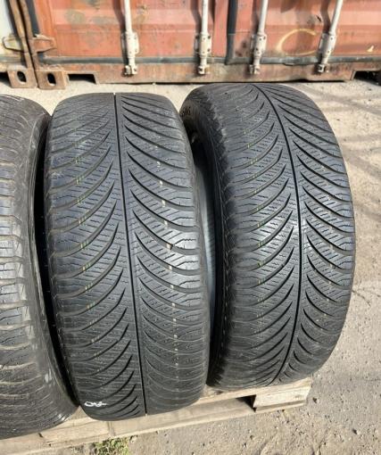 Goodyear Vector 4Seasons Gen-2 215/55 R17