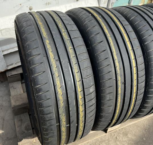 Michelin Pilot Sport 4 225/45 R18