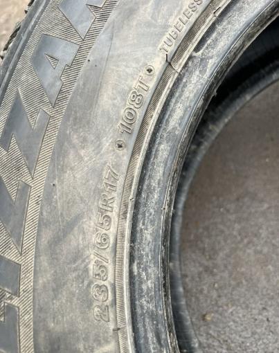 Bridgestone Blizzak Spike-01 235/65 R17