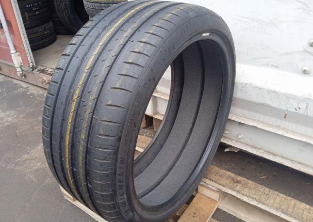 Michelin Pilot Sport EV Acoustic 275/35 R22