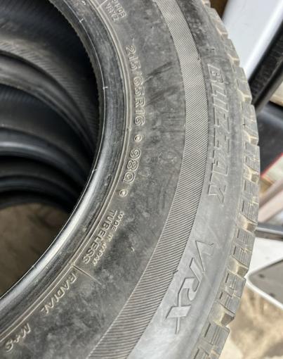 Bridgestone Blizzak VRX 215/65 R16