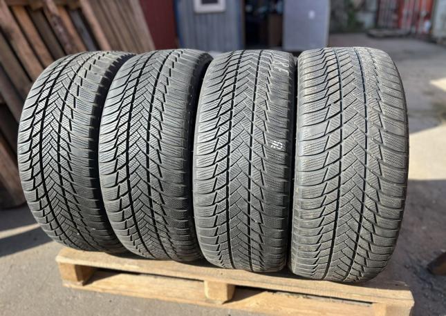 Bridgestone Blizzak LM-001 235/50 R19