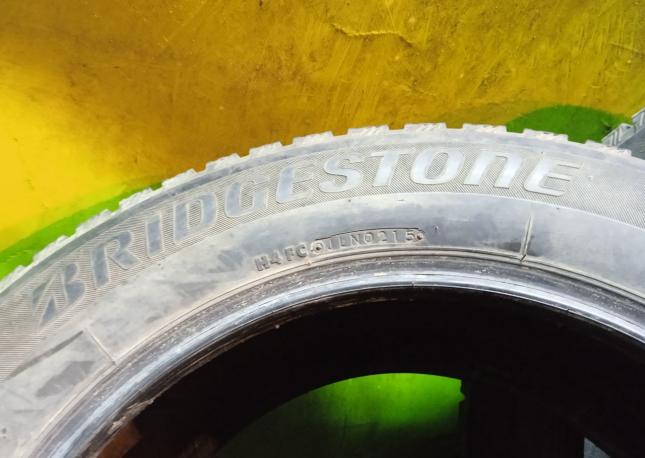 Bridgestone Blizzak Spike-01 225/60 R17