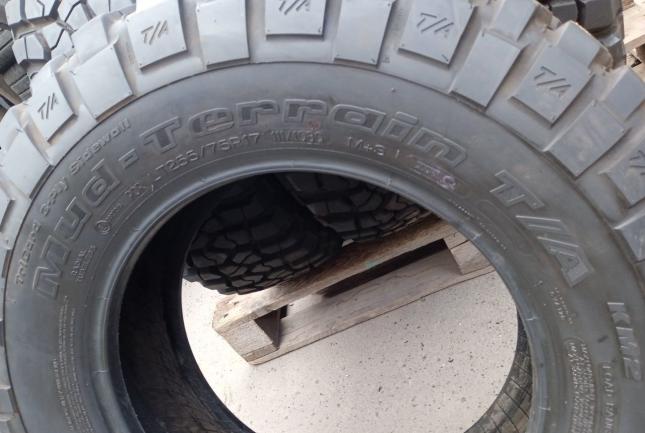 Bfgoodrich Mud-Terrain T/A KM2 255/75 R17