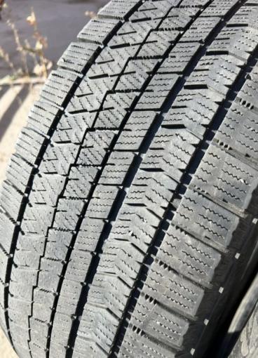 Bridgestone Blizzak VRX2 245/45 R19