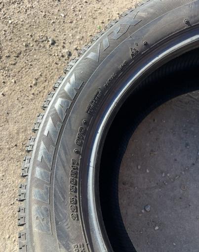 Bridgestone Blizzak VRX 225/55 R17