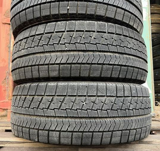 Bridgestone Blizzak VRX 215/55 R17