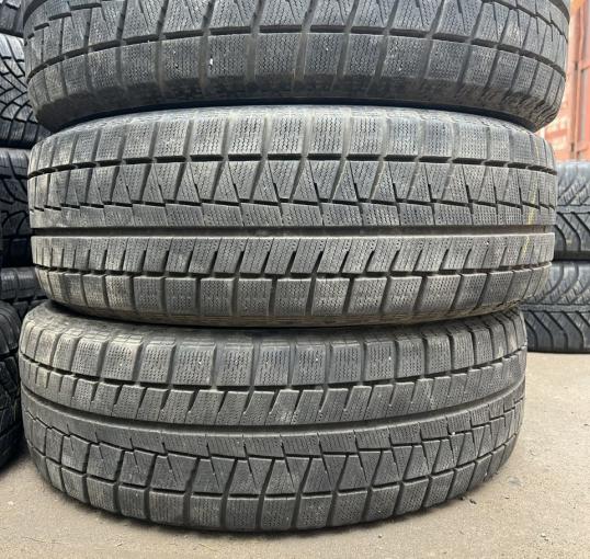 Bridgestone Blizzak Revo GZ 215/65 R16