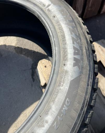 Bridgestone Blizzak DM-V2 235/55 R18