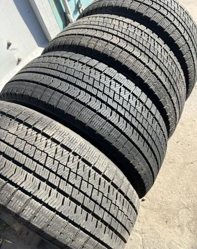 Bridgestone Blizzak VRX2 235/50 R18